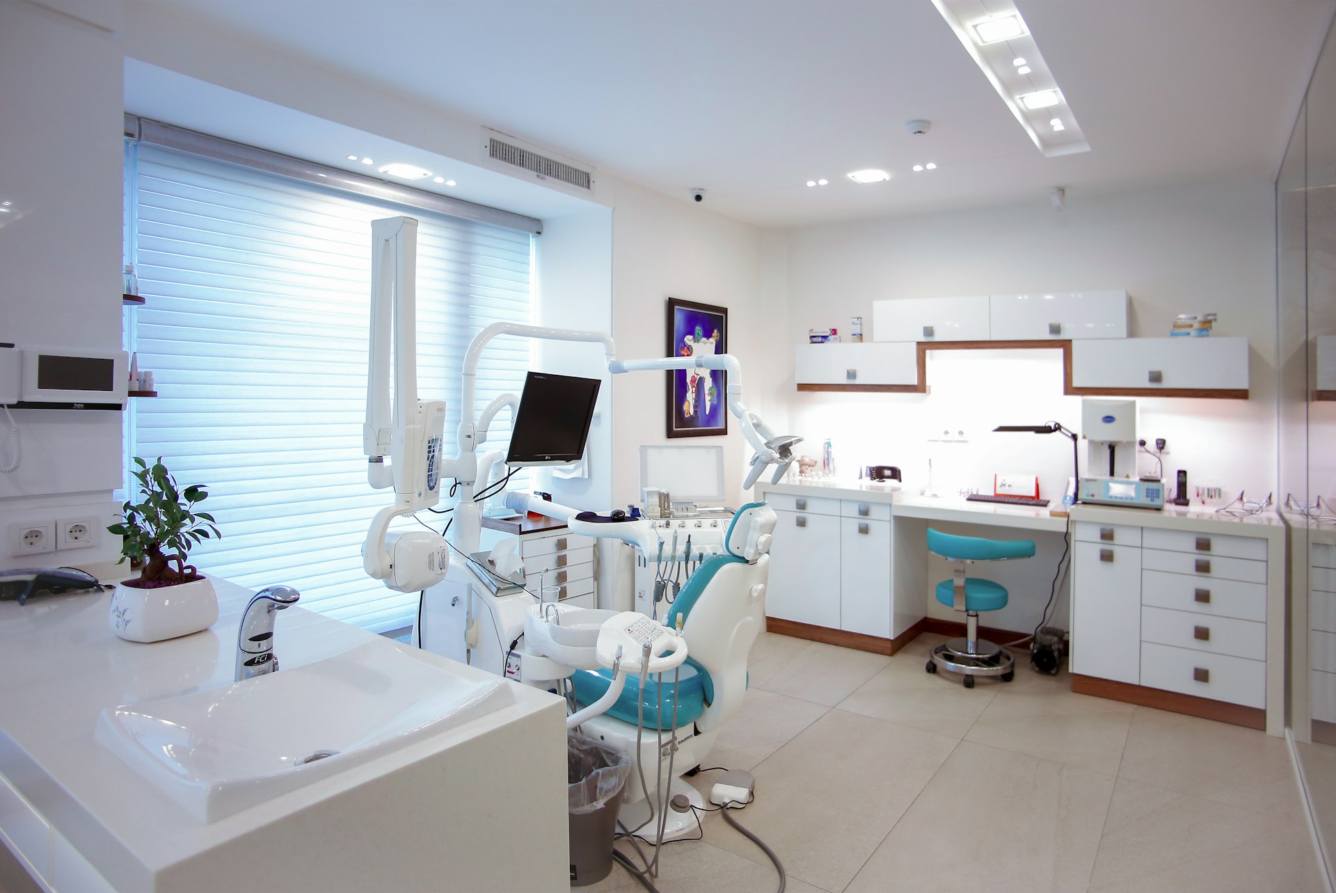 Consultório odontológico equipado — imagem ilustrativa
