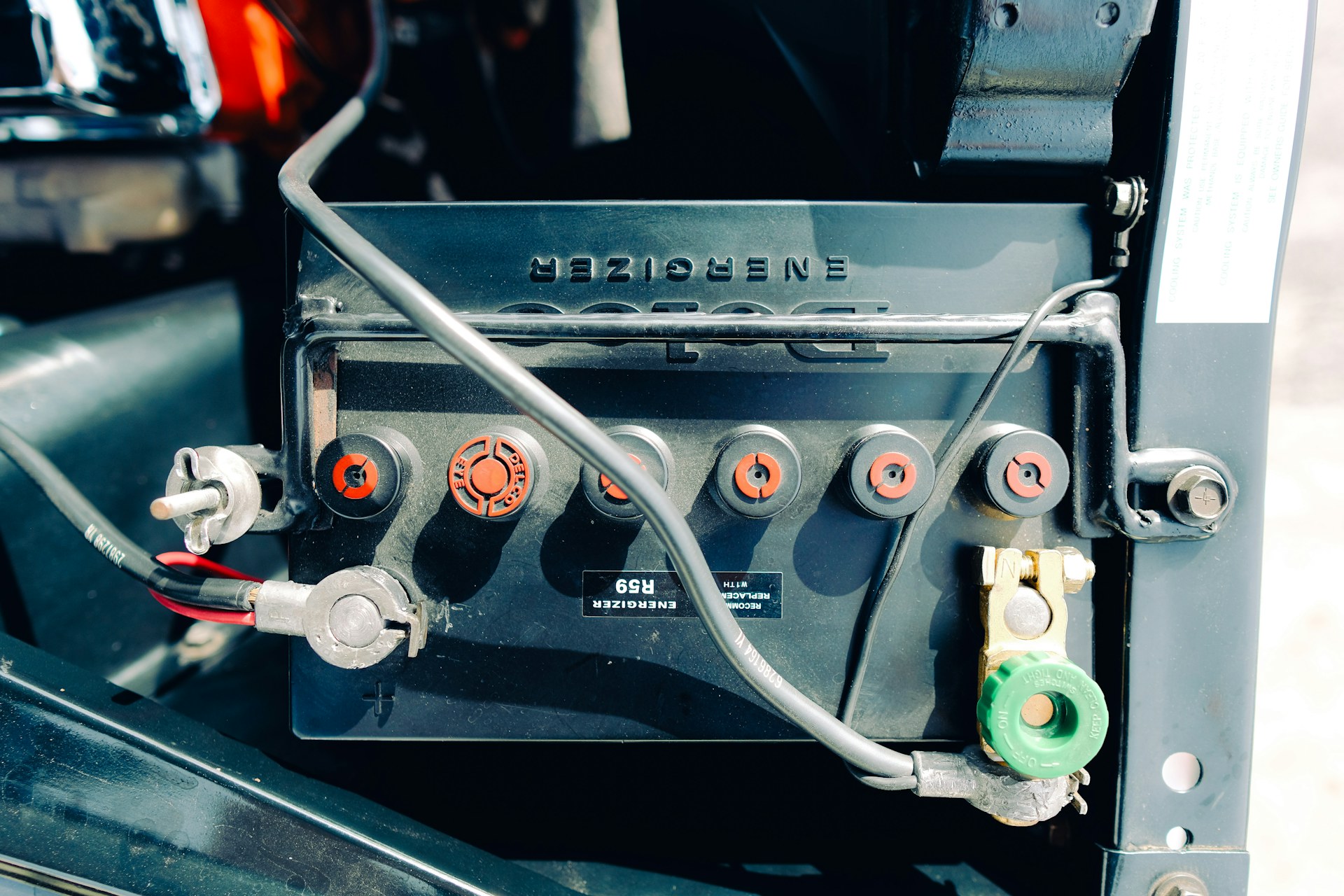 Bateria automotiva e conex?es el?tricas como refer?ncia t?cnica — imagem ilustrativa